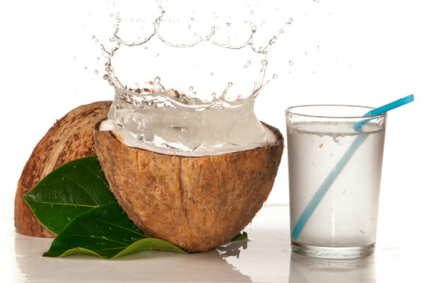 bổ sung nước hiệu quả bằng nước dừa
