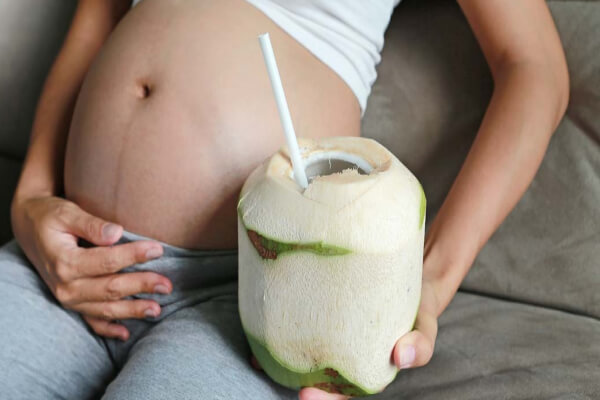 nước dừa rất tốt cho phụ nữ mang thai