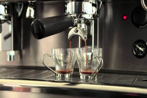 Cà phê pha máy cho hương vị ngon đặc trưng