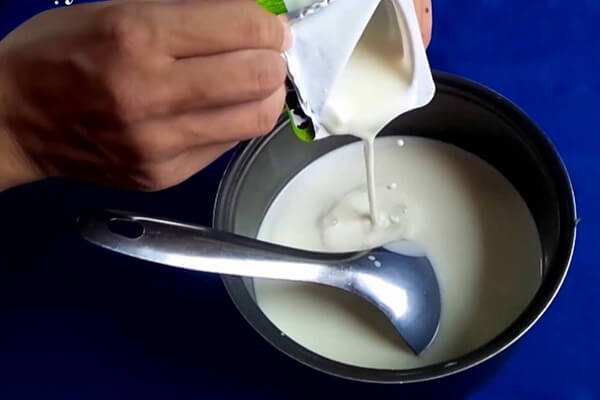 Cách làm sữa chua dẻo không bị dăm đá.