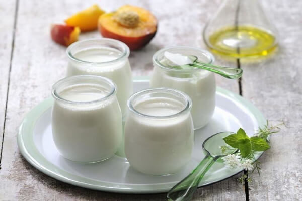 Sữa chua mang lại nhiều công dụng có lợi cho sức khỏe.